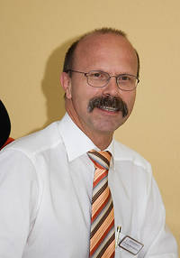Priv.-Doz. Dr. med. Reiner Dahlbender ist ärztlicher Direktor der Klinik am schönen Moos in Bad Saulgau, Süddeutschland.